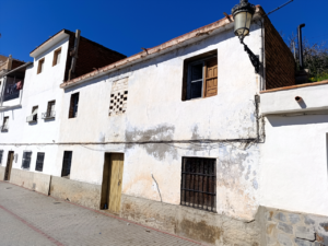 Esctructura/Almacén de 82 m² (vigas en mal estado)